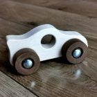 Natúr fa kisautó Goki - világos