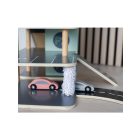 Emeletes fa parkolóház lifttel és járművekkel Jabadabado