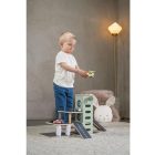 Emeletes fa parkolóház lifttel és járművekkel Jabadabado