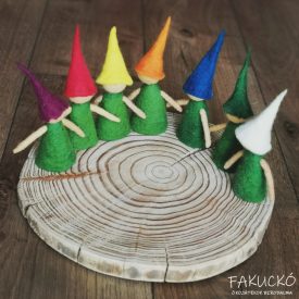 A hét manói fa rönkön- Waldorf nemezelt manók