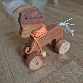 Húzható fa lovacska